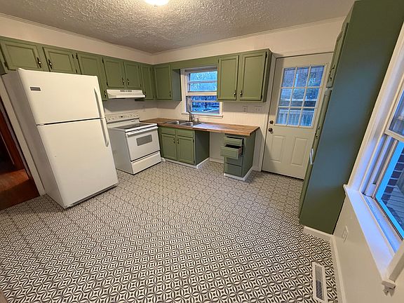 5th image of 215 Barnett Rd