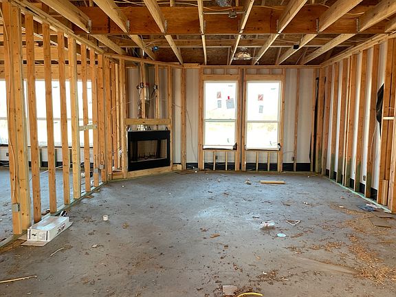 4th image of 7000 Creekside Ln