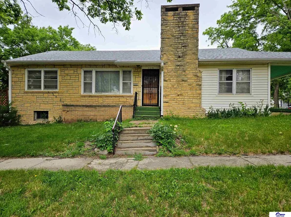 529 E 9th St, York, NE 68467