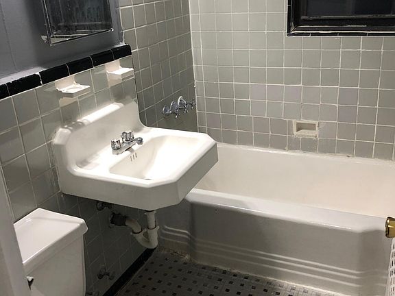 5th image of 425 Mount Prospect Ave APT 406