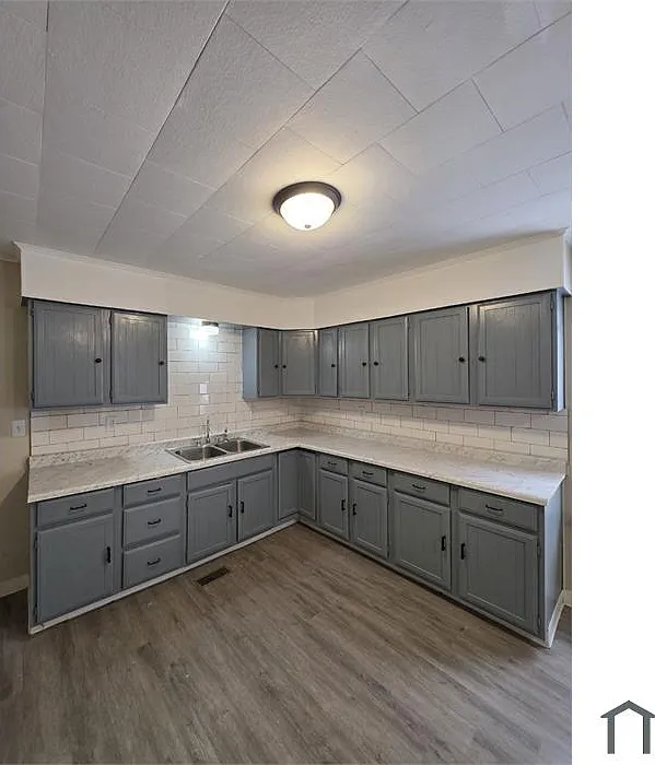 3 bed, 982 sqft, $1,300 — Photo 3