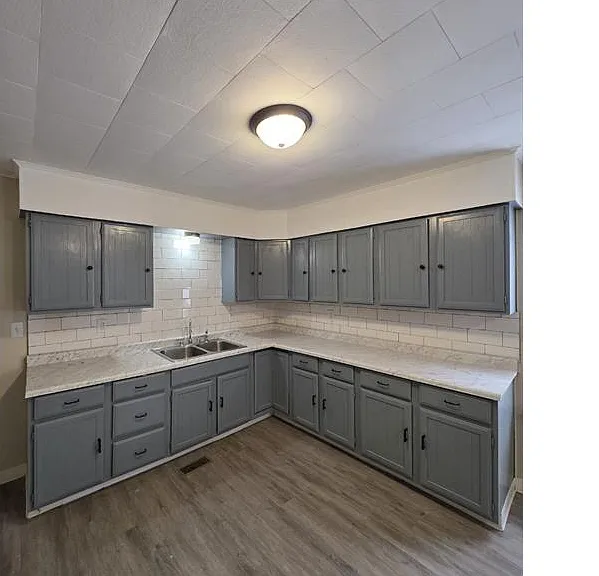 1110 Camden St — Photo 3