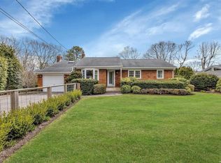 8 Lovell Rd, Hampton Bays, NY 11946