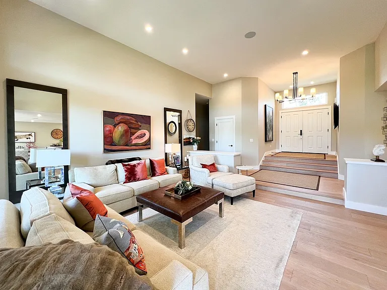 945 Augusta Cir — Photo 11