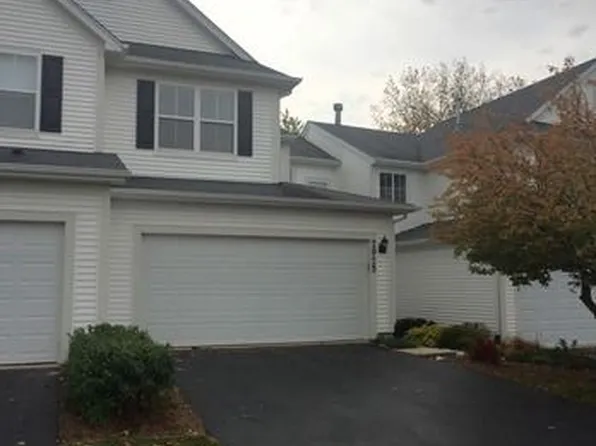 2925 Pleasant Plains Dr, St Charles, IL 60175
