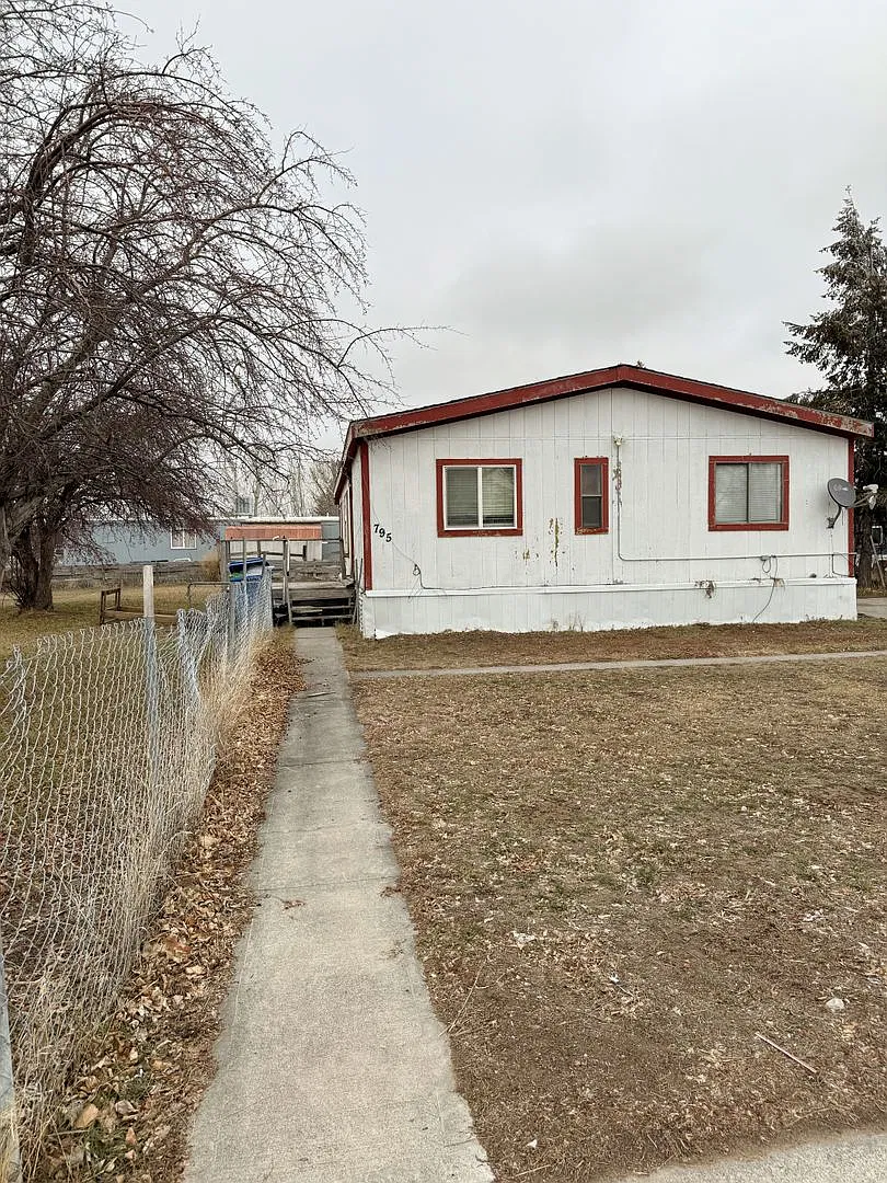 Cozy 3 Bed, 2 Bath Home in Idaho Falls! — Photo 1