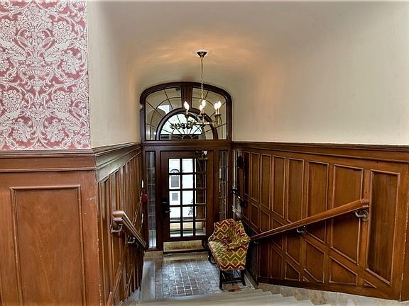 3rd image of 13805 Shaker Blvd APT 4B