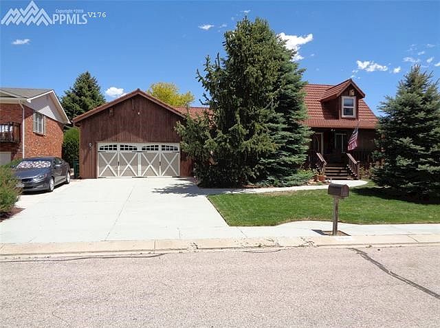 2nd image of 2830 Country Club Cir