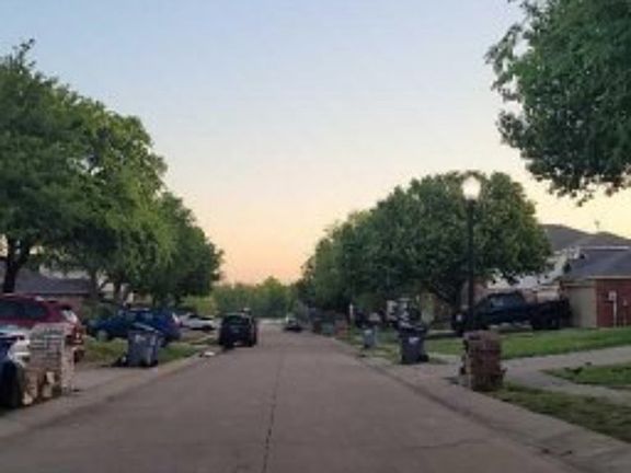 Exterior Neighborhood (street photo)