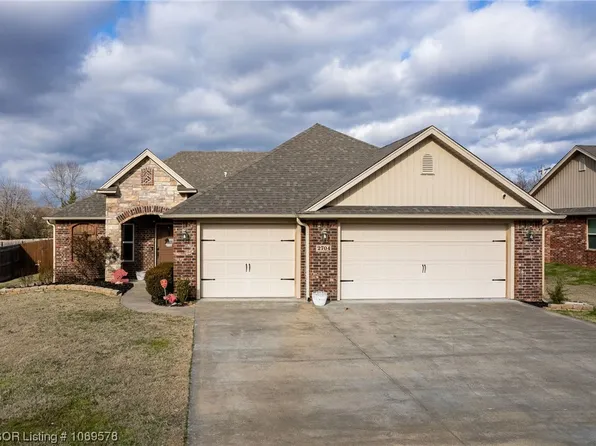 2704 Carly Dr, Lavaca, AR 72941