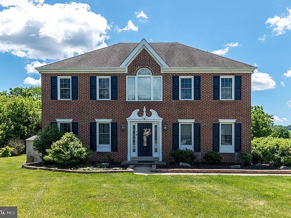 3rd image of 4 Magnolia Ct