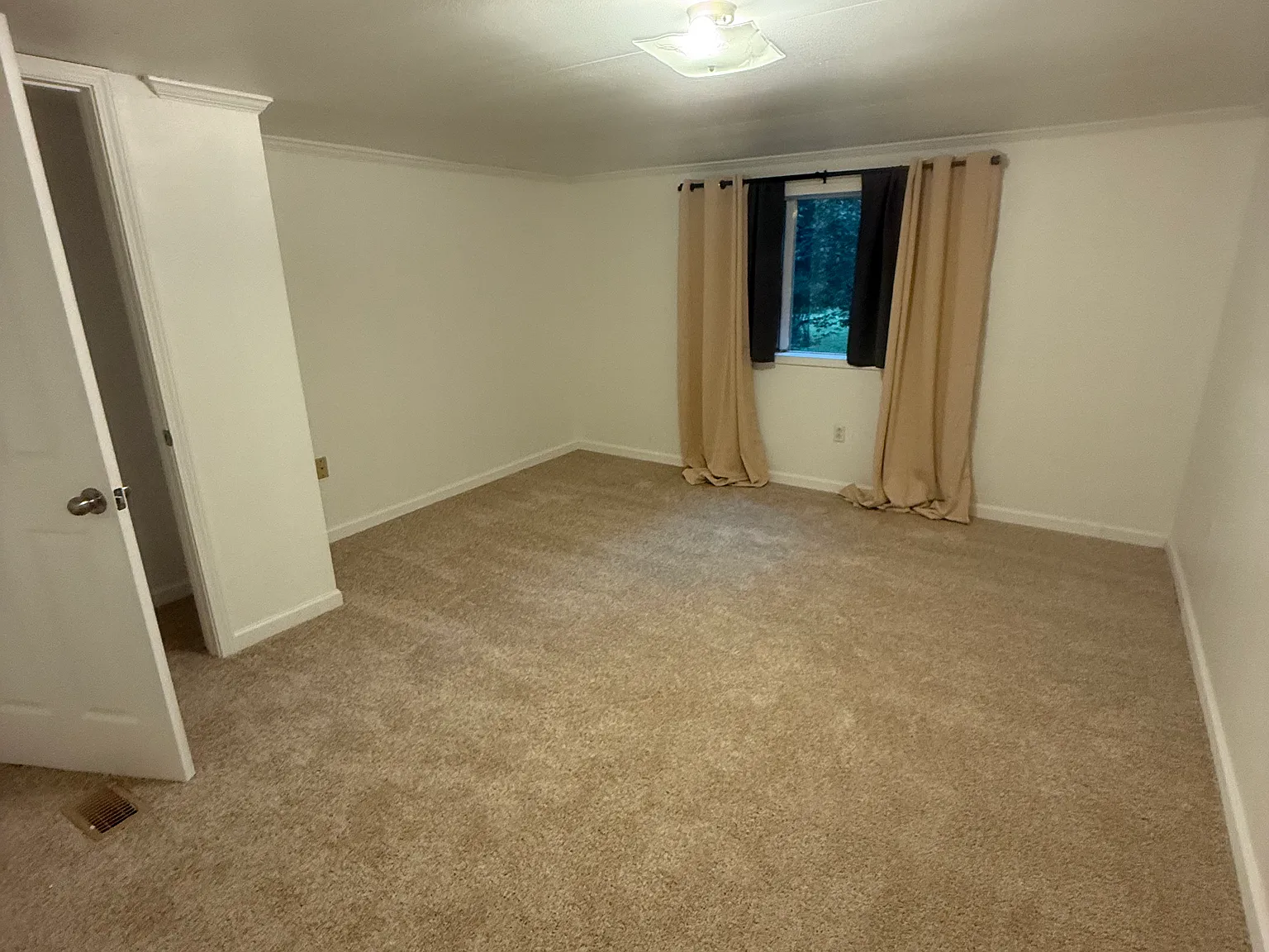 3 bed, 1568 sqft, $1,050 — Photo 2