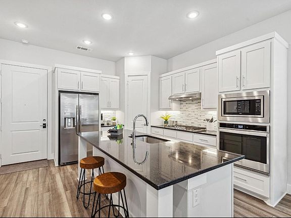 4th image of 8103 Blomley Dr