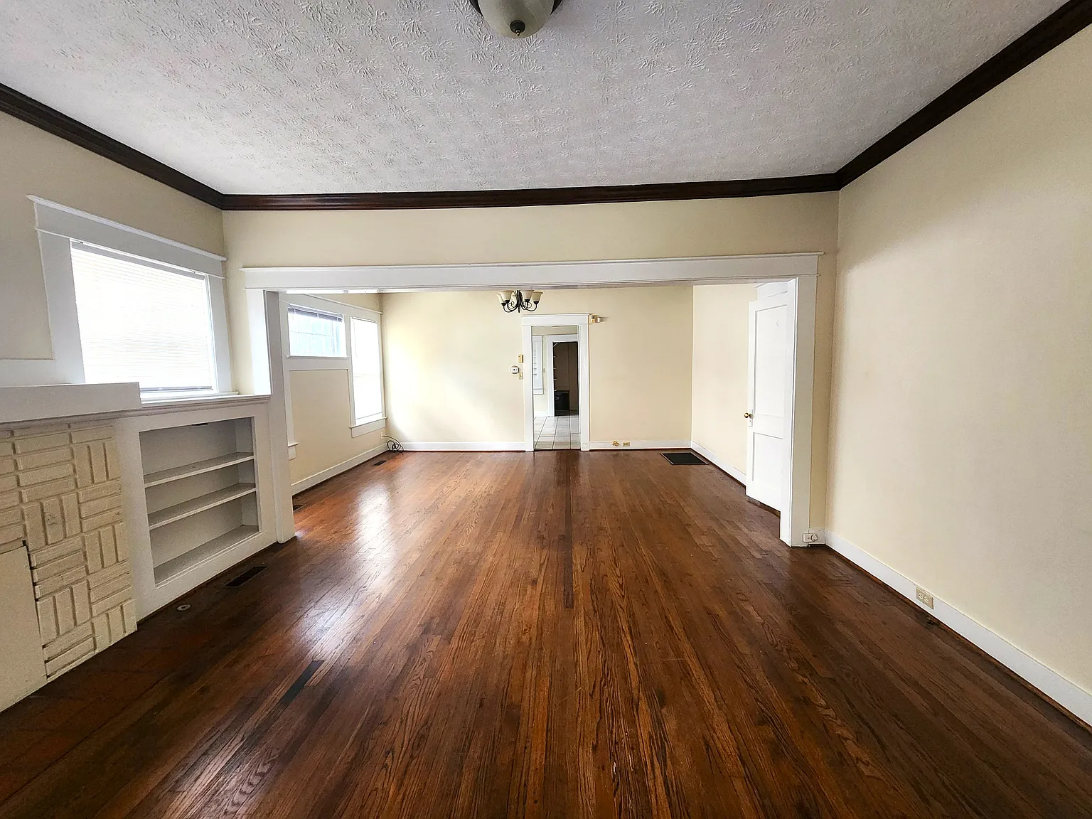 4 bed, 1333 sqft, $2,300 — Photo 4