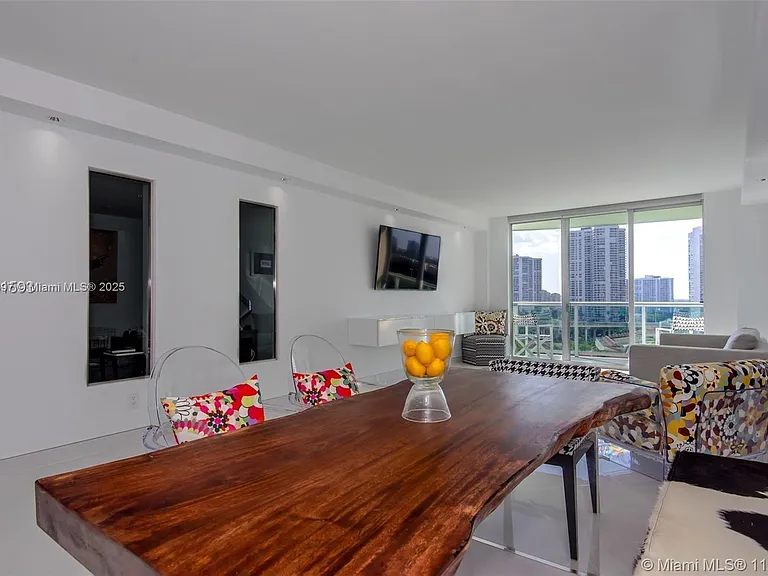 19390 Collins Ave #1121 — Photo 11