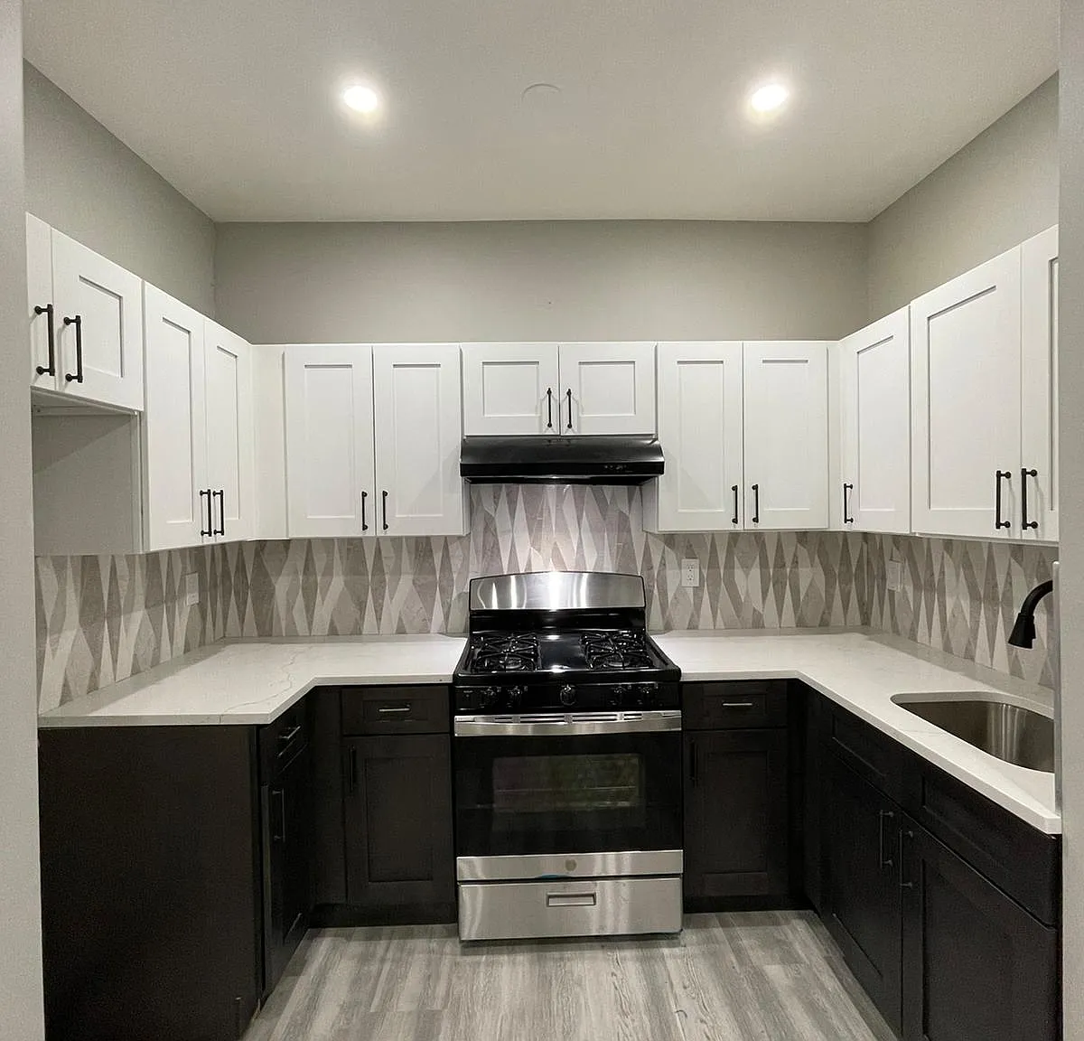 2 bed, 800 sqft, $2,350 — Photo 2