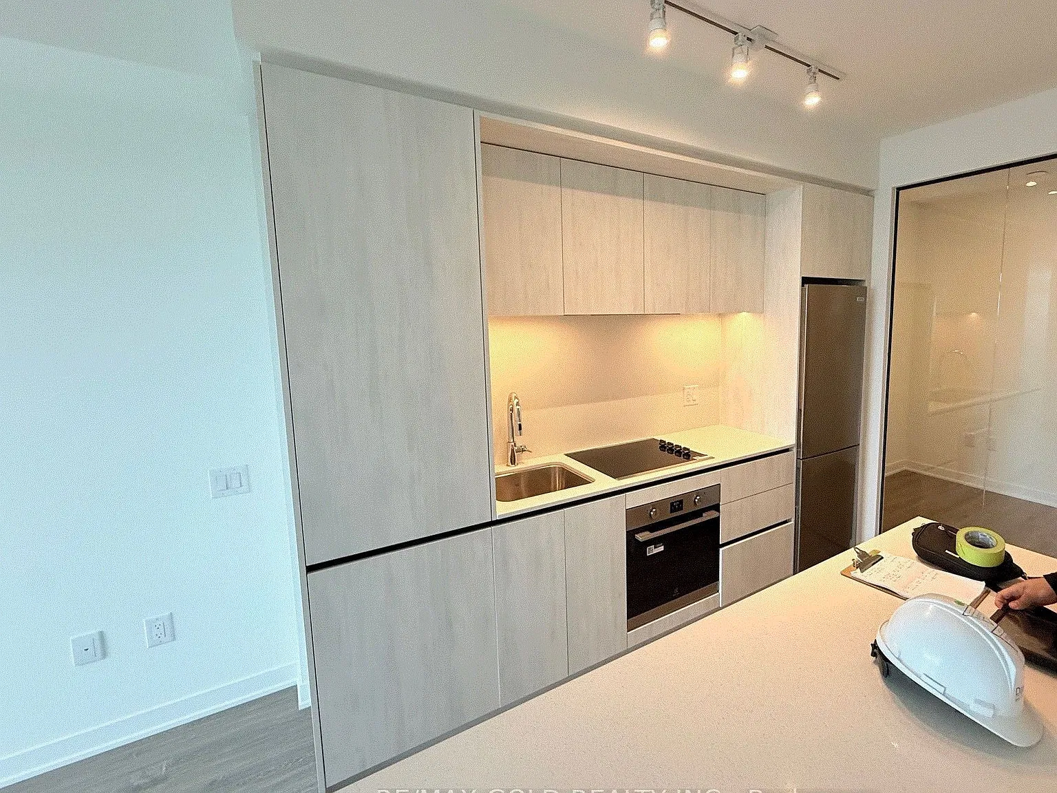 2 bed, $2,400 — Photo 2