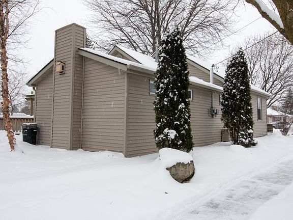 2nd image of 605 W Ionia St