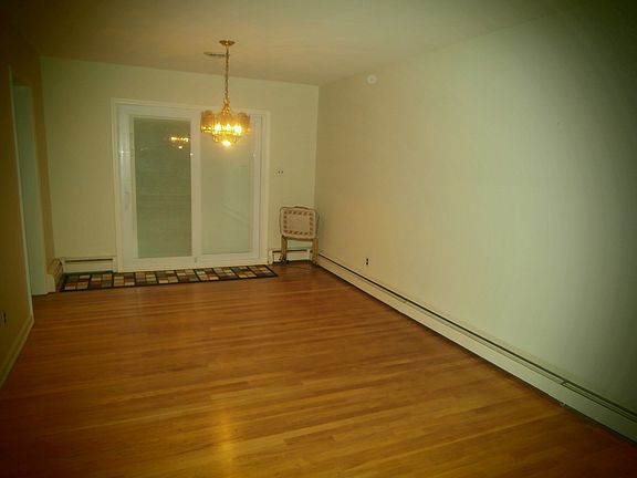 3rd image of 213 Aronimink Dr