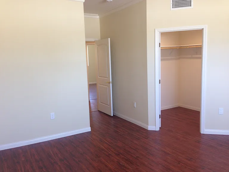 Sylvan St. Apartments_ 14639 Rentals — Photo 7