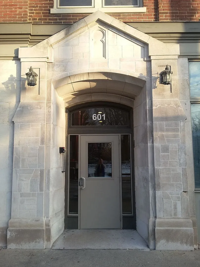 UV Stuart — Photo 2