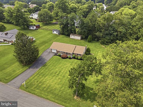 3rd image of 527 Stratford Rd