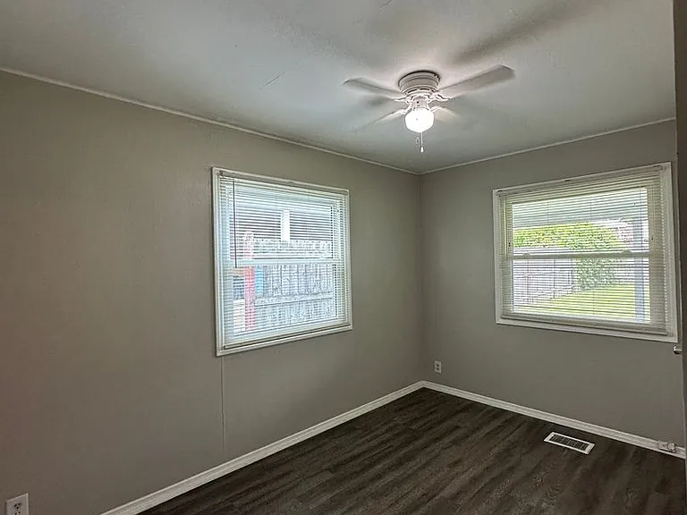 3114 W Devon Rd — Photo 12