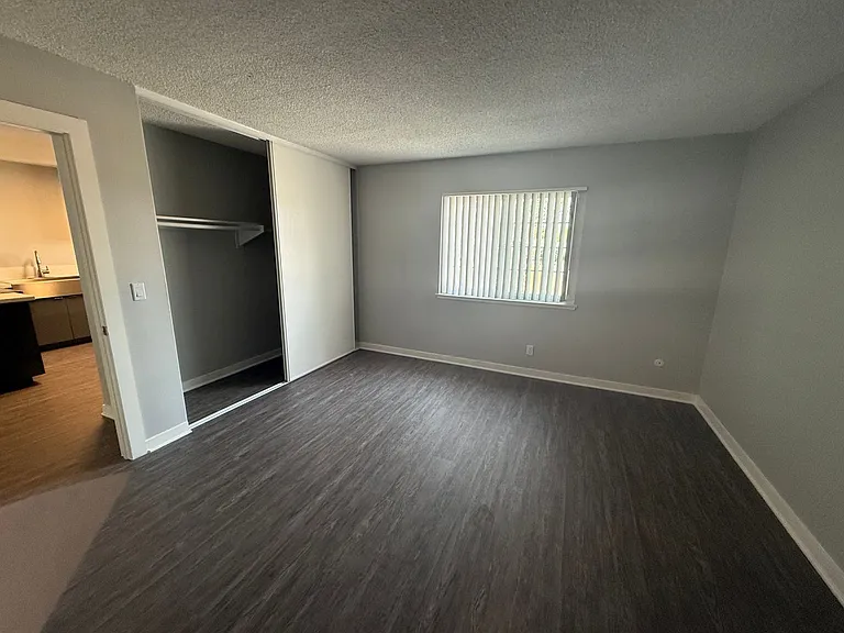 Villa Del Sol Apartments — Photo 96
