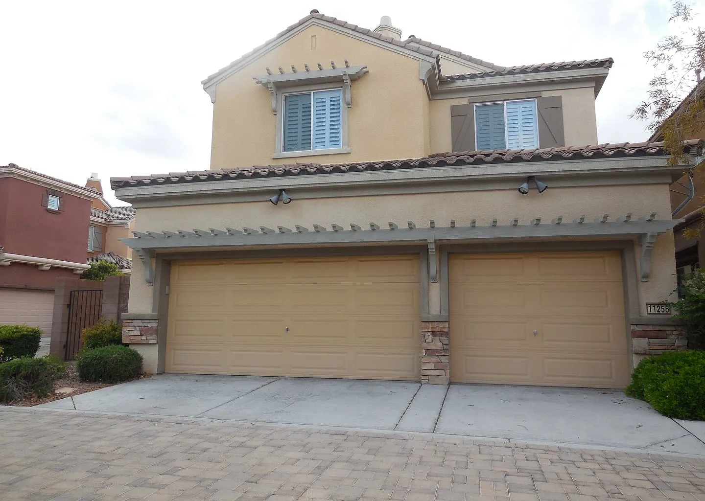 Guard Gated Traccia Community in Summerlin — Photo 4