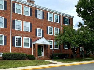 2852 S Buchanan St APT B2, Arlington, VA 22206