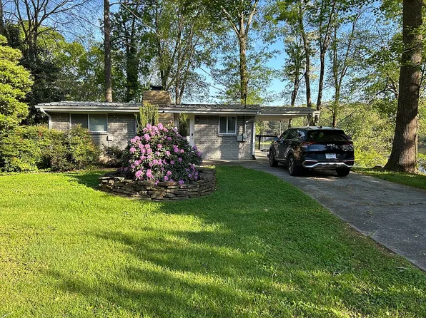 772 Lake Dr, Snellville, GA 30039