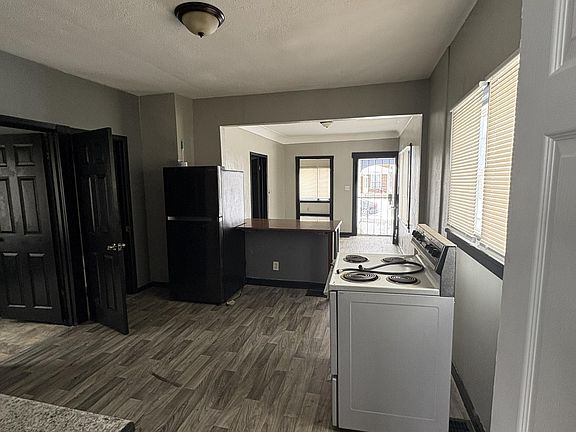 5th image of 1637 Vance St