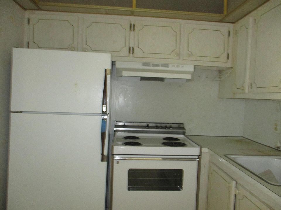 1st image of 410 Windsor #R