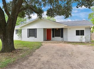 1804 Pine St, Hearne, TX 77859