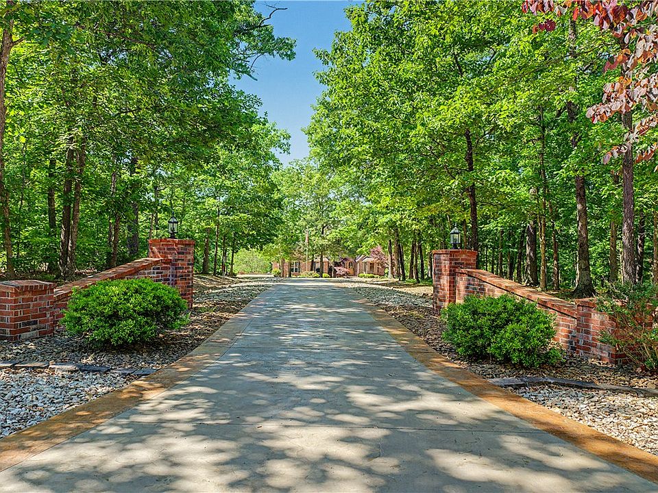 1st image of 34 Kinloch Dr