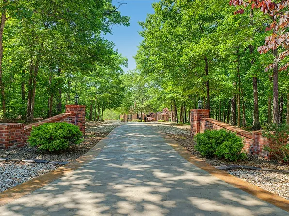 34 Kinloch Dr, Bella Vista, AR 72715