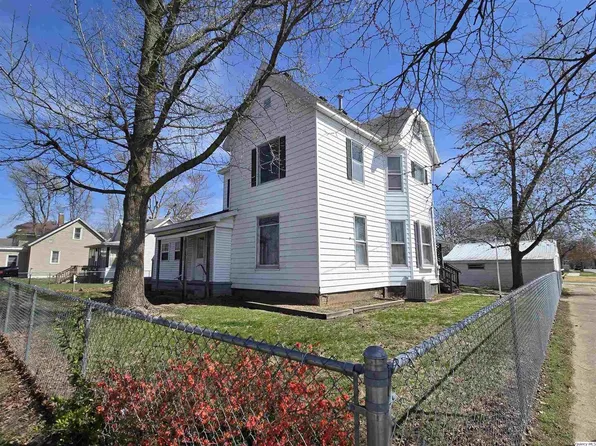 517 W 6th St, Beardstown, IL 62618