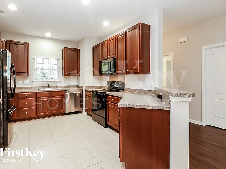 646 Savannah River Dr — Photo 5