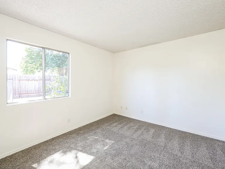2394 Saint George Dr — Photo 4