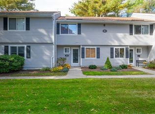 6 Beals Cove Rd APT E, Hingham, MA 02043