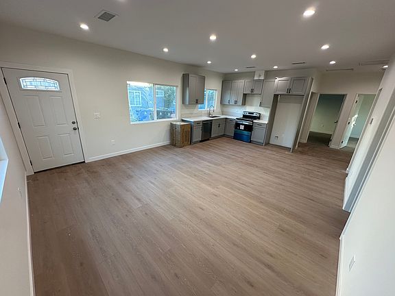 3rd image of 2852 Rosanna St #4