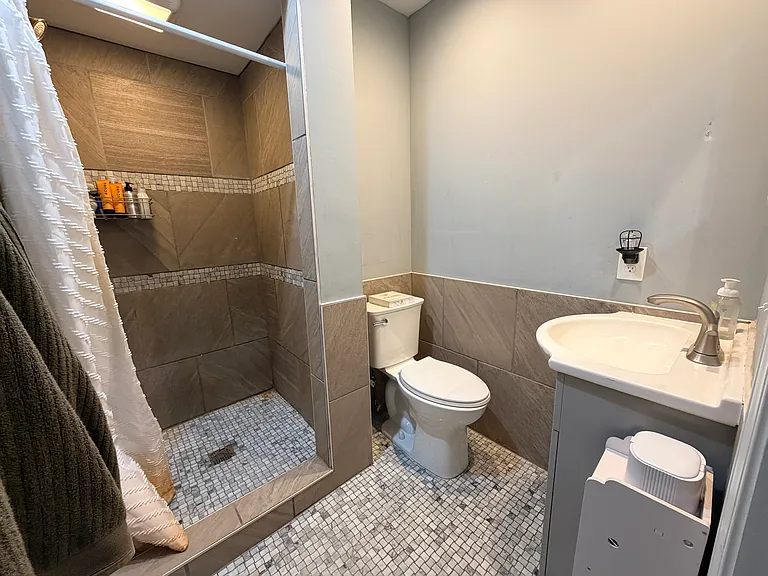1314 Mathews Ave #2 — Photo 9