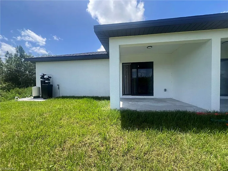 2403 Dogwood Ave N — Photo 28