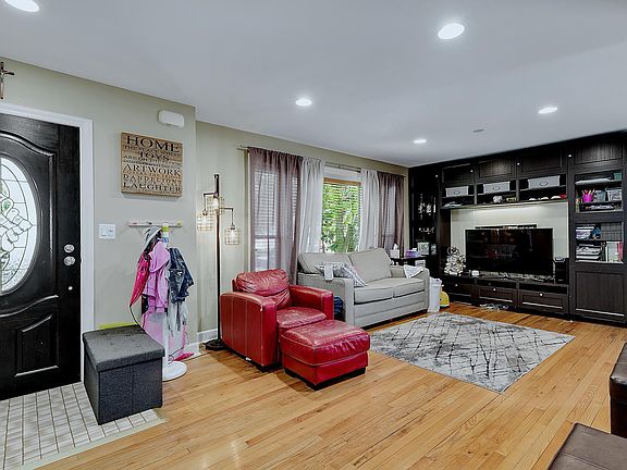 3rd image of 4152 N Plainfield Ave
