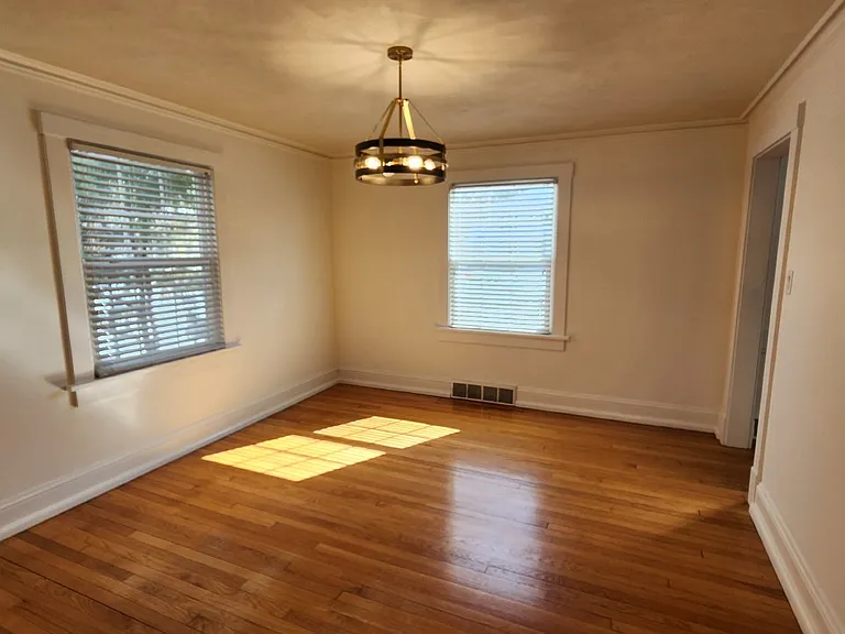 212 Roosevelt Ave — Photo 15