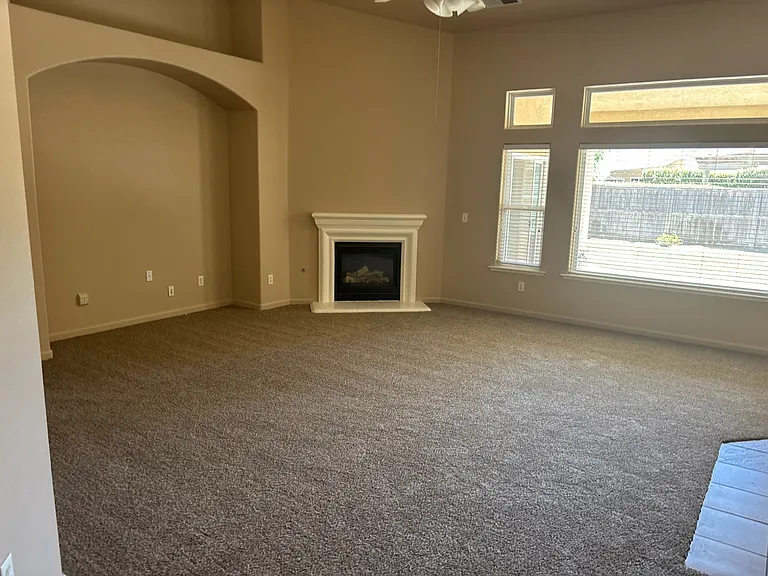 2121 Lorena Ave — Photo 2