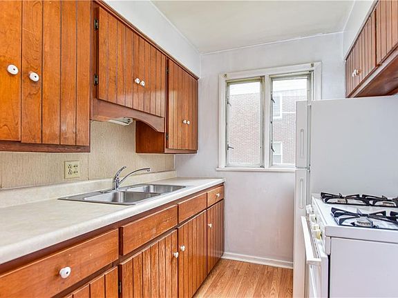 2nd image of 5213 Old Oxford Ln