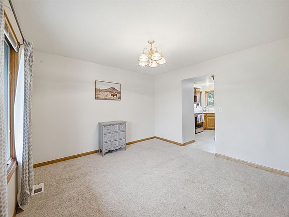 4th image of 305 Marshall Ct