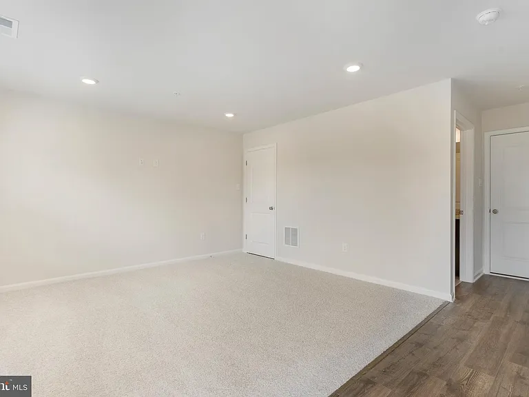 560 Union St — Photo 30