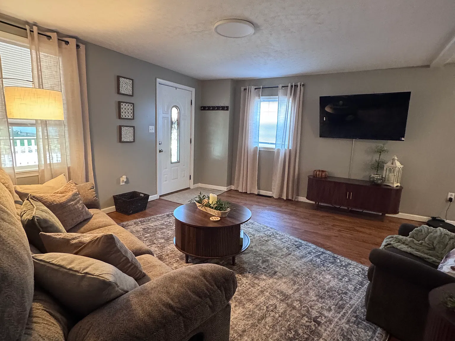 2 bed, 1.5 bath, 1200 sqft, $2,400 — Photo 2